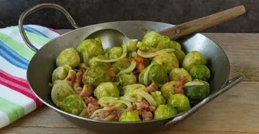 Choux de bruxelles à la crème et aux lardons