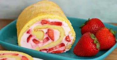 Roulé Tiramisu à la fraise : une version fruitée et gourmande du classique