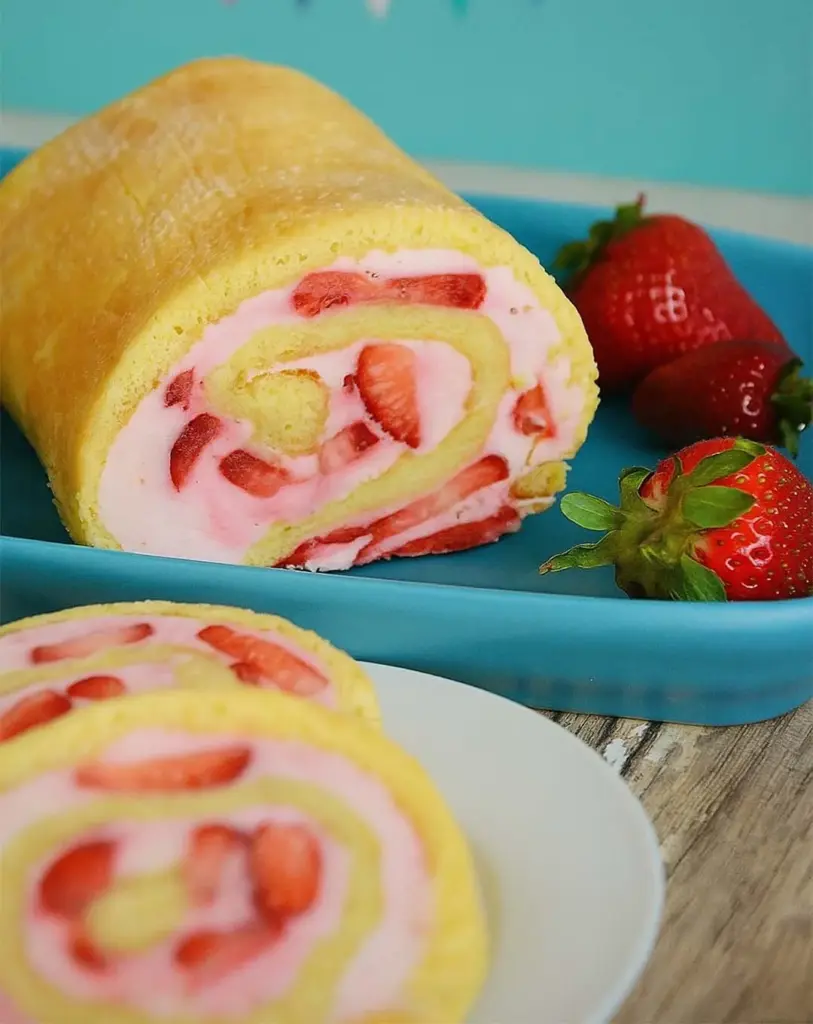 Roulé Tiramisu à la fraise : une version fruitée et gourmande du classique