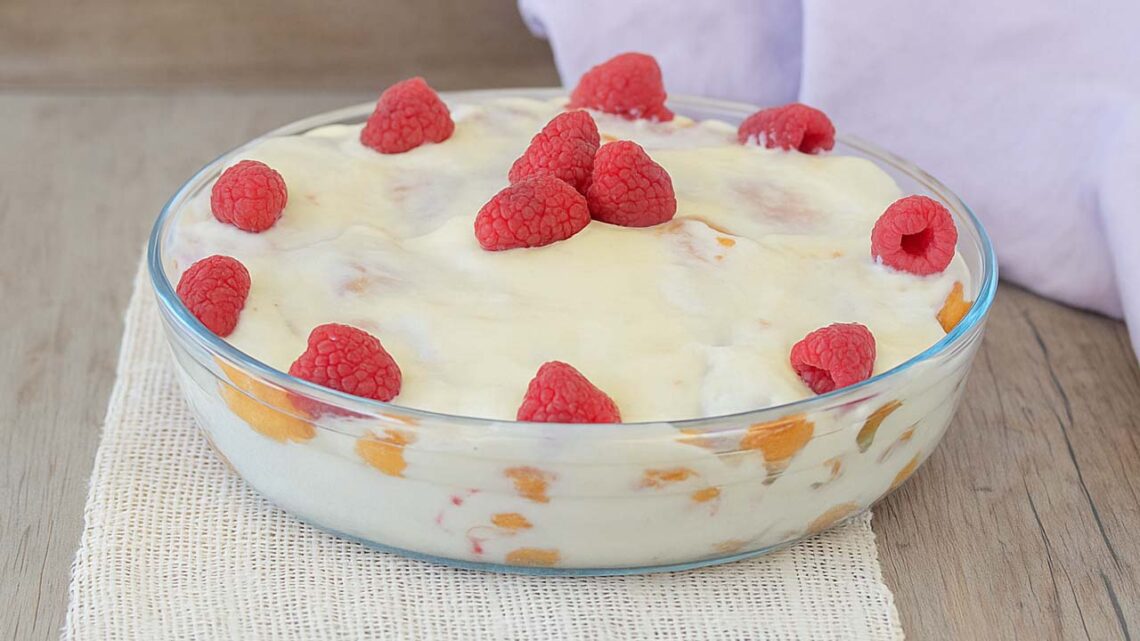 Tiramisu au yaourt et aux framboises sans œufs
