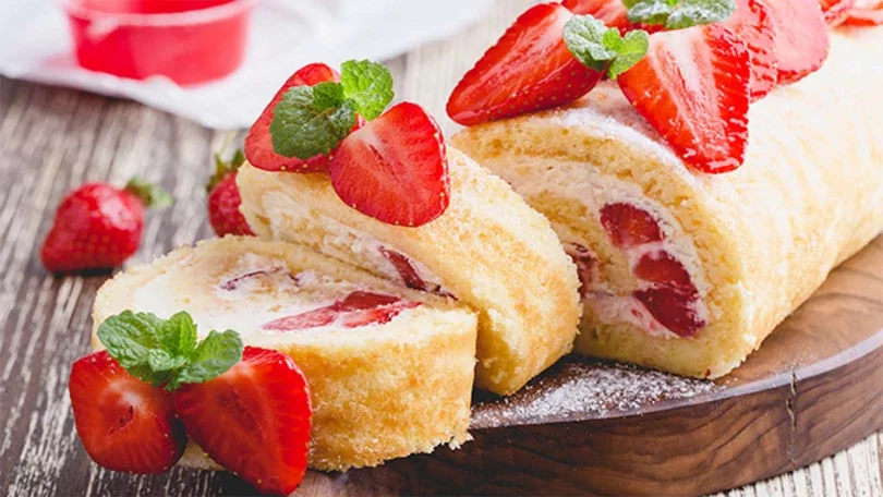 Gâteau roulé aux fraises léger facile