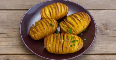 Pommes de terre à l’ail et au beurre au four