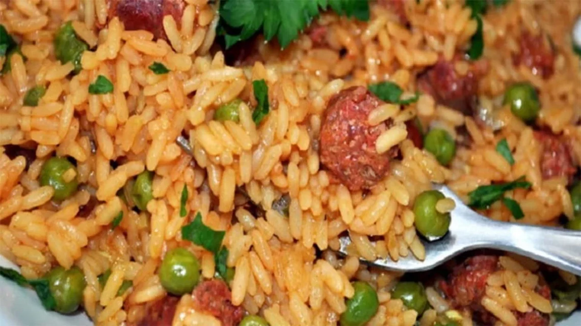 Riz aux saucisses et petits pois