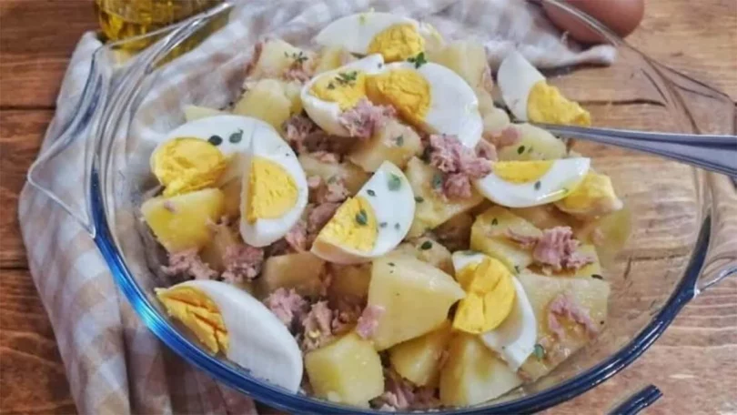 Salade de pommes de terre au thon et aux œufs frais