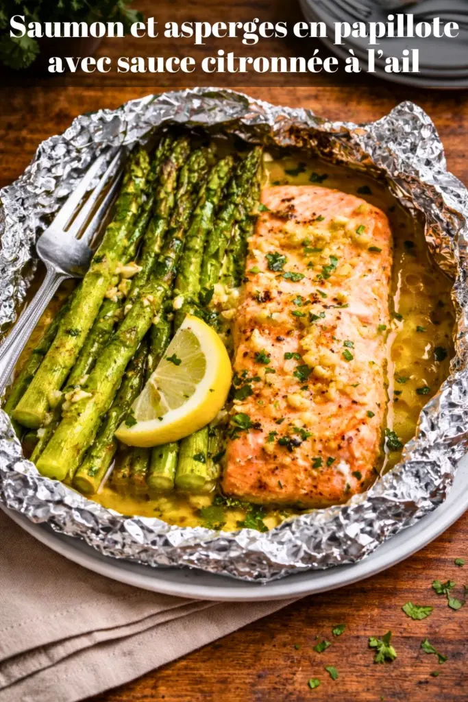 Saumon et asperges en papillote avec sauce citronnée à l’ail