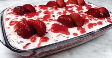 Tiramisu aux fraises prêt en 10 minutes