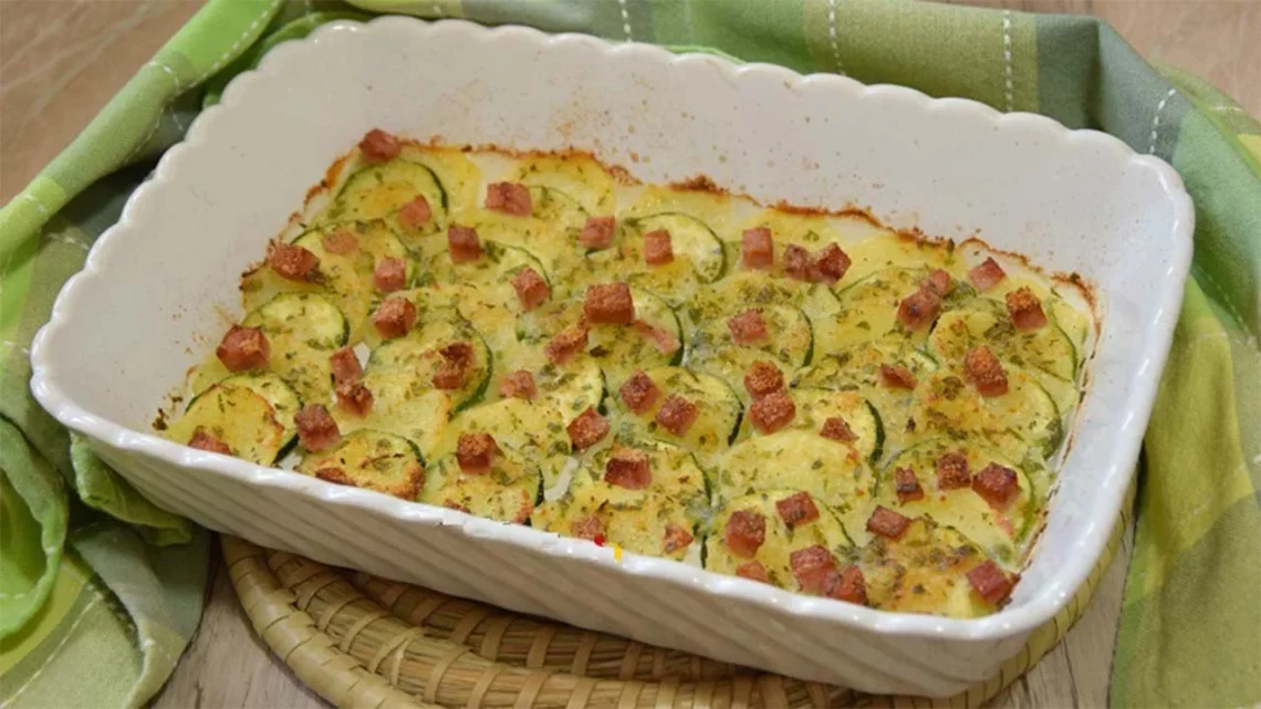 Courgettes, pommes de terre et jambon cuit gratinés