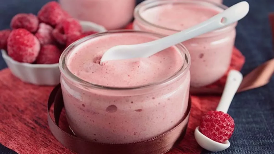 Mousse à la framboise est un dessert léger