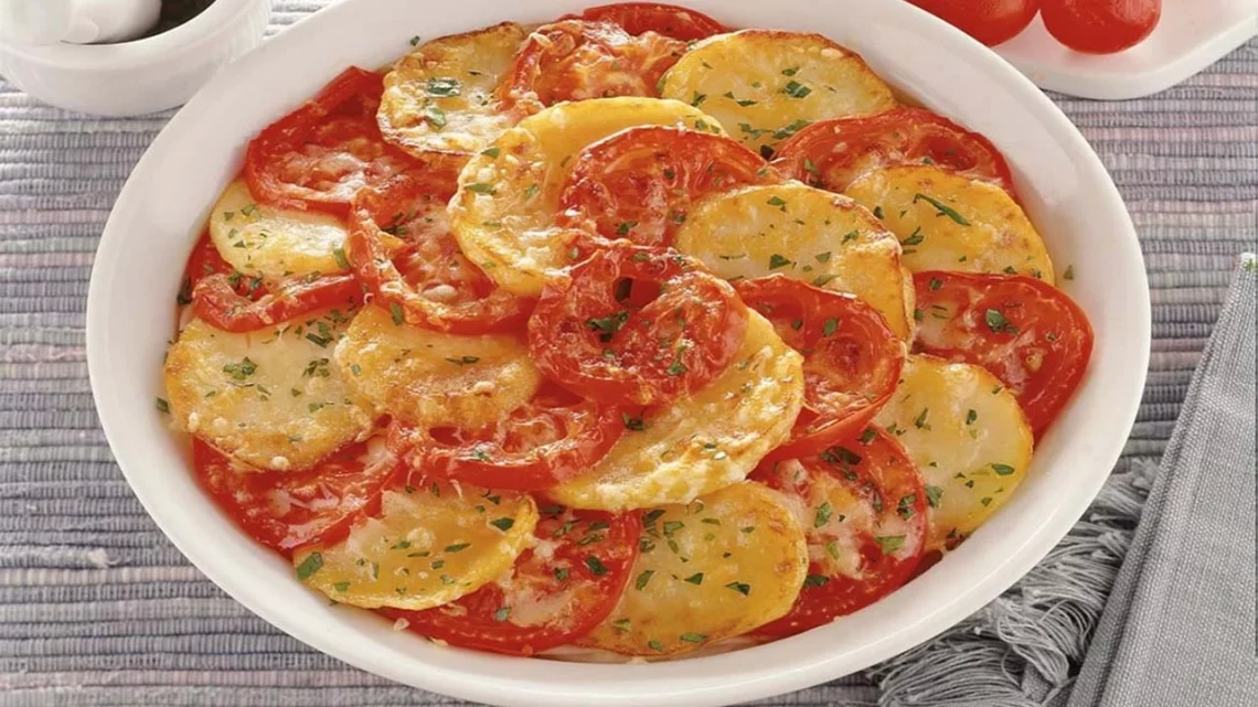 Pommes de terre au four avec tomates