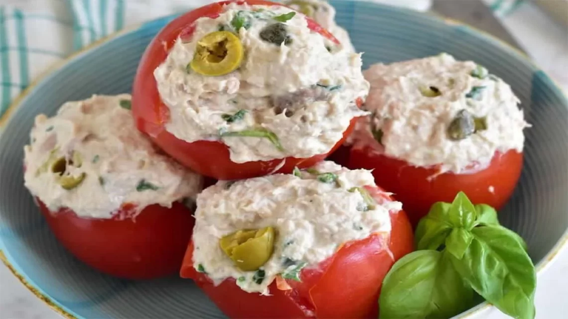 Tomates farcies au thon et fromage blanc