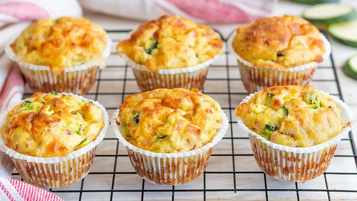 Muffins aux pommes de terre, courgettes et jambon