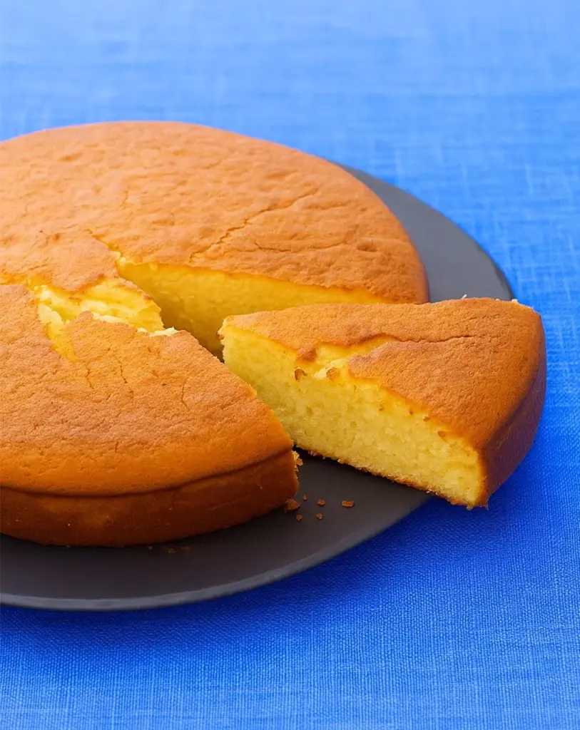 Gâteau Moelleux au Yaourt et à la Vanille : Recette Facile avec 2 Œufs !
