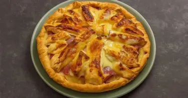 Quiche au pommes de terre, camembert et bacon