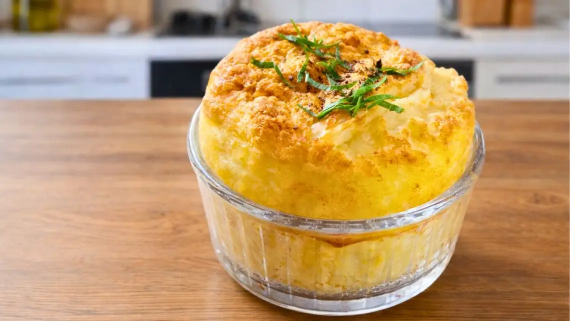 Soufflé de pommes de terre au fromage : une recette facile et gourmande
