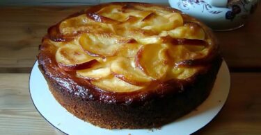 Tarte-flan aux pommes à l’ancienne, sans sucre et délicieuse