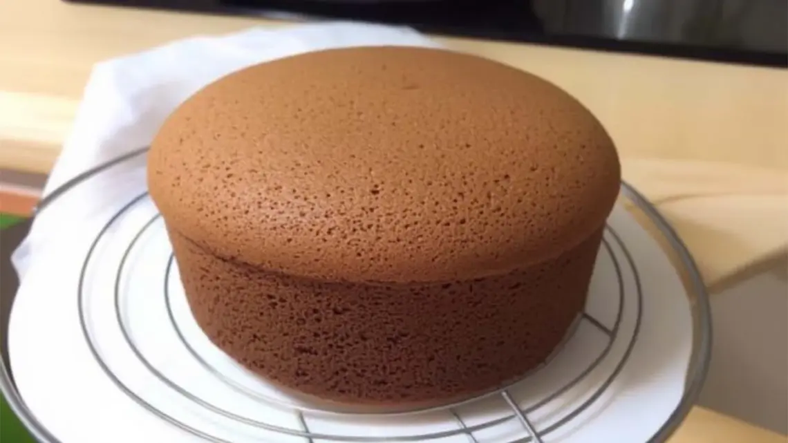 Gâteau japonais au chocolat ultra léger : recette facile avec 3 ingrédients