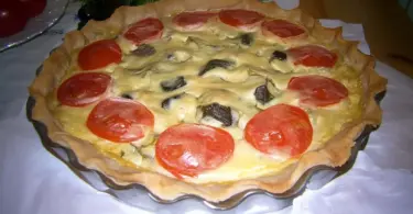 Quiche au thon, chèvre et tomates : une recette savoureuse pour le dîner