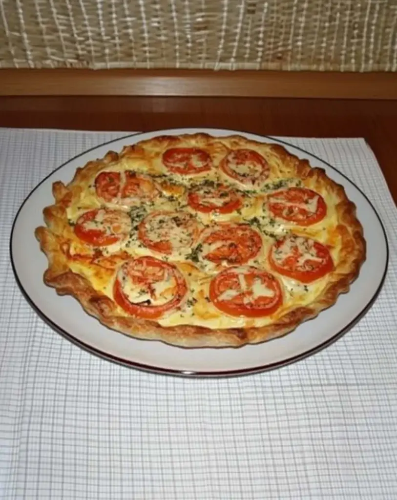 Quiche au thon, courgette et tomate : recette légère et savoureuse