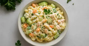 Salade de macaronis au thon à la sauce crémeuse au parmesan