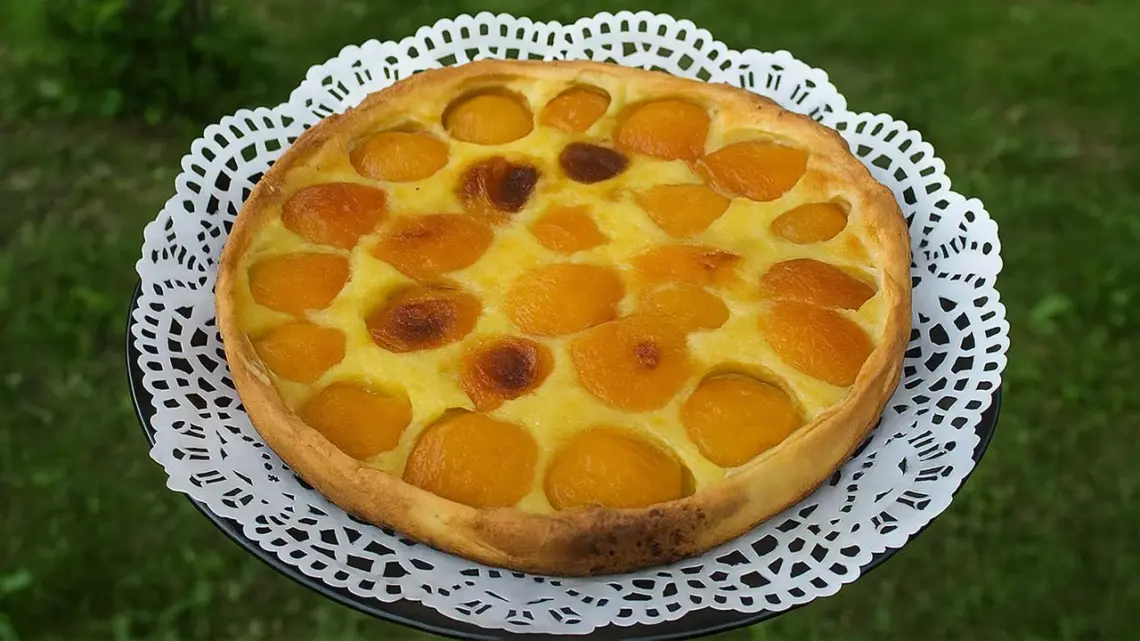 Tarte à la crème et aux abricots : une recette facile et fruitée pour l'été