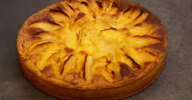 Tarte aux pêches blanches : un dessert fruité et raffiné fait maison