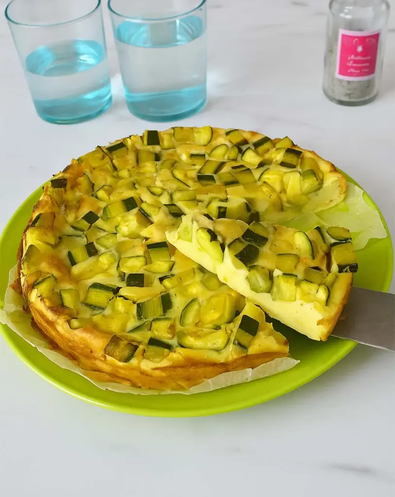 Clafoutis aux courgettes et parmesan : une recette salée légère et savoureuse