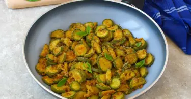 Courgettes sablonneuses à la poêle : prêt en 15 minutes !