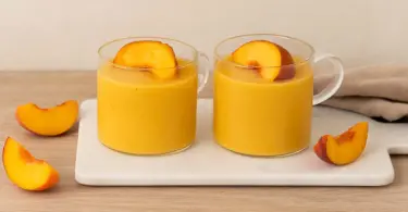 Crème aux pêches et lait : recette sans œufs facile et rapide