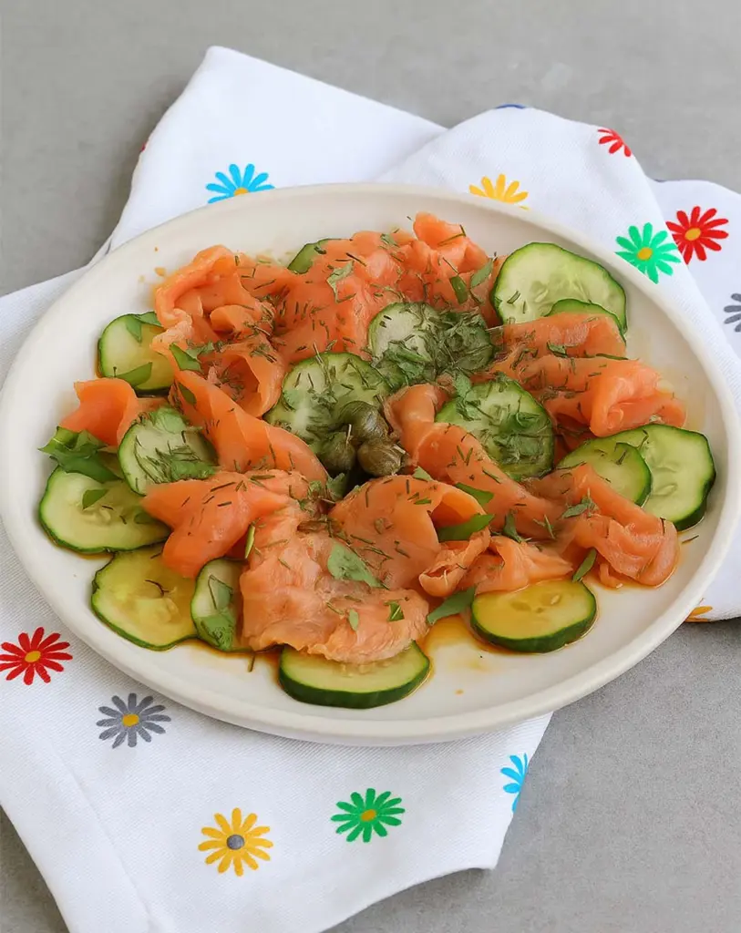 Entrée fraîche au saumon fumé et concombre : recette express et légère