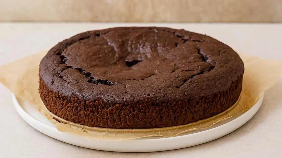 Gâteau au chocolat et avocat sans beurre : moelleux et sain