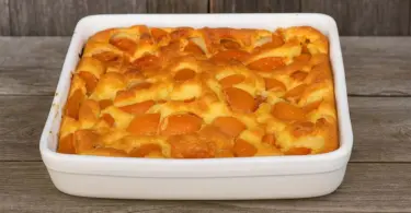 Gâteau léger aux abricots sans sucre raffiné : une recette rustique et fruitée