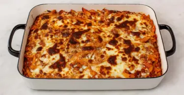 Gratin de macaronis au thon et béchamel : une recette savoureuse