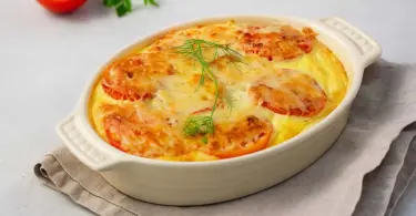 Gratin de riz au thon et à la tomate : une recette facile et savoureuse au four