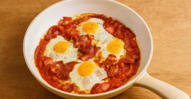 Oeufs au chorizo et tomates cerises : plat express et gourmand