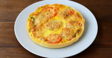 Quiche tomate, jambon et chèvre : recette facile et savoureuse