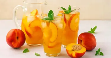 Sangria à la pêche maison : boisson fraîche et fruitée pour l’été