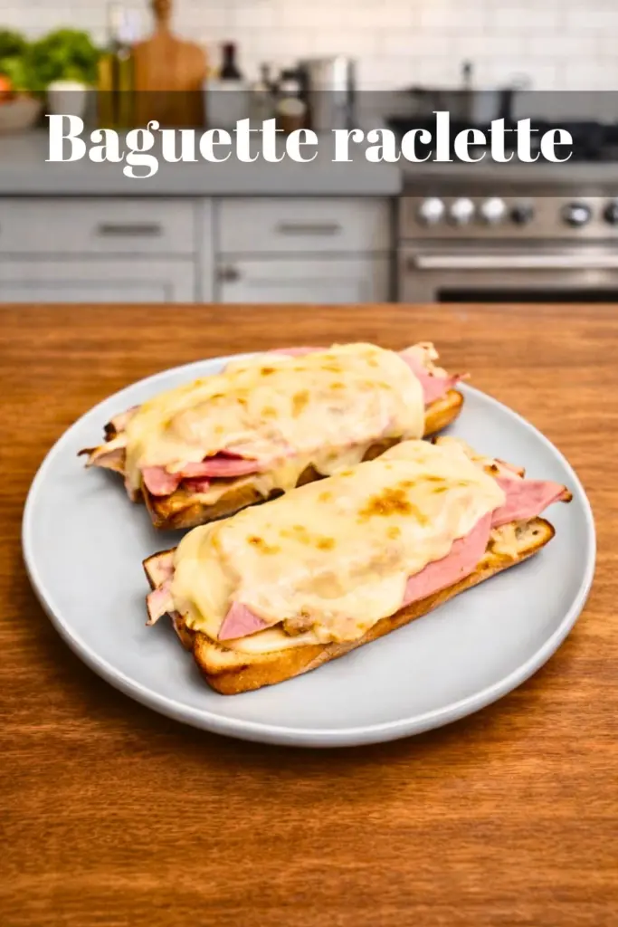 Baguette raclette gratinée au jambon et oignons caramélisés