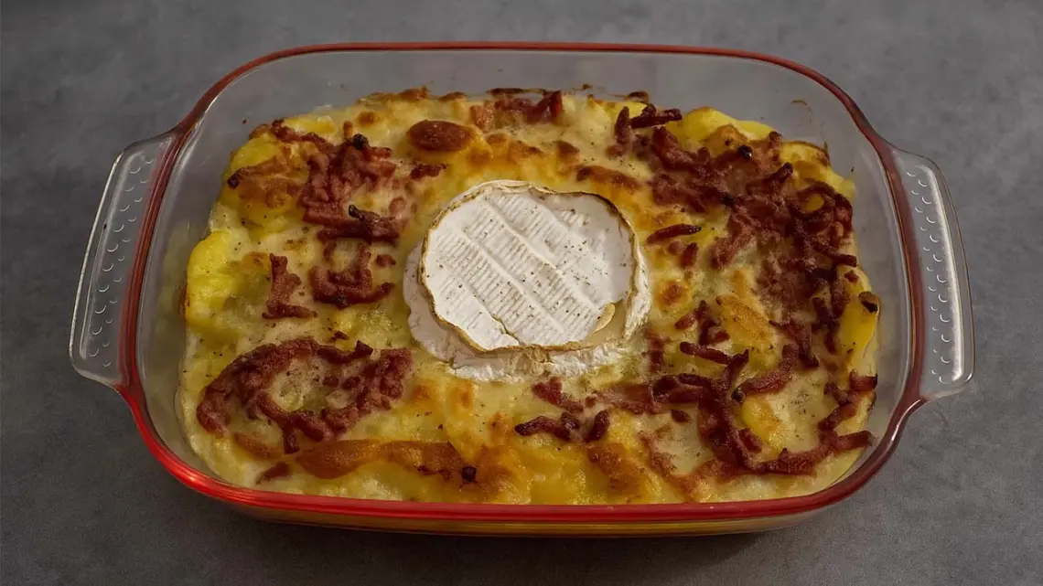Gratin de pommes de terre à la normande : une recette au camembert fondant
