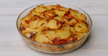 Pommes de terre boulangères traditionnelles : la recette facile et savoureuse