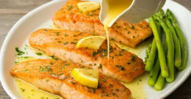 Saumon au beurre à l’ail et citron : une recette facile et savoureuse