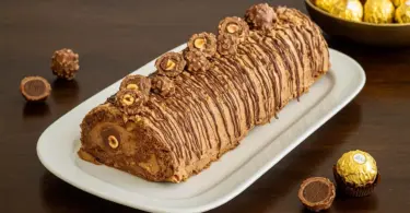 Bûche de Noël façon Ferrero Rocher : un dessert chocolaté fondant et croquant