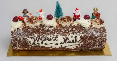 Bûche de noël façon forêt noire : Une véritable invitation à la gourmandise et à la tradition