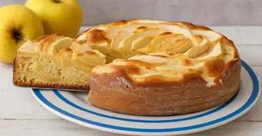Gâteau au yaourt et aux pommes : le dessert traditionnel fondant et parfumé