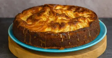 Gâteau au yaourt pommes et caramel beurre salé : dessert moelleux et gourmand
