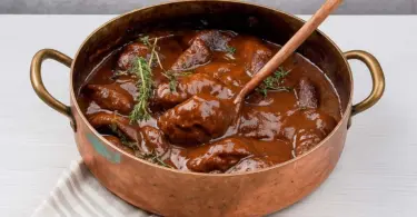 Joues de bœuf aux carottes fondantes : le plat mijoté traditionnel et gourmand