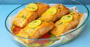 Pavés de saumon et pommes de terre au four : un plat sain, complet et plein de saveurs
