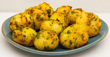 Pommes de terre à l’ail et aux herbes : la recette facile et savoureuse à la poêle