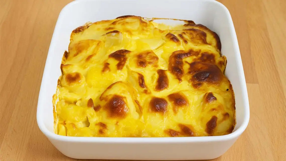 Pommes de terre avec du fromage a raclette : Un plat typiquement hivernal