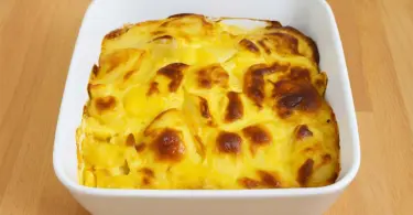 Pommes de terre avec du fromage a raclette : Un plat typiquement hivernal