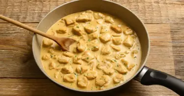 Poulet à la crème et aux champignons : un grand classique fondant et plein de saveurs